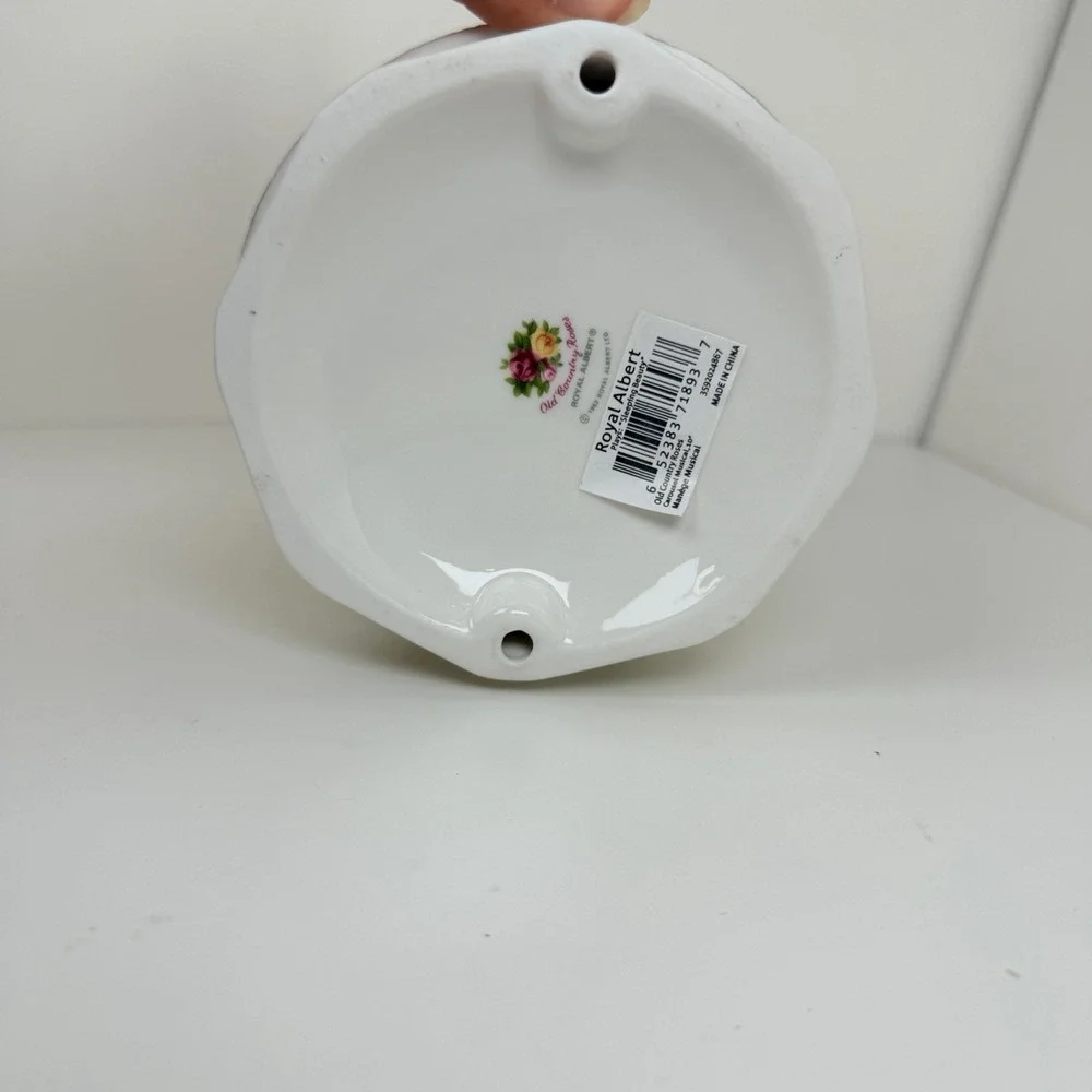 Royal Albert Old Country Roses Sleeping Beauty Musical Carousel Music Box Works